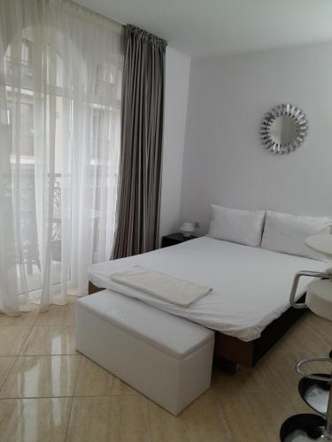 Standard Studio room in Dawn Park Deluxe