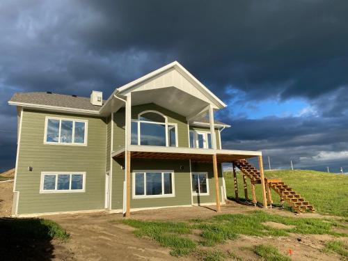 Thistle Ridge (Lower) New Waterton Lakes Area Waterfront Home