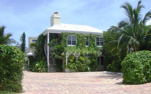 Buitenkant, The Caribbean Court Boutique Hotel in Ocean Drive