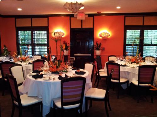 Restaurant, The Caribbean Court Boutique Hotel in Ocean Drive
