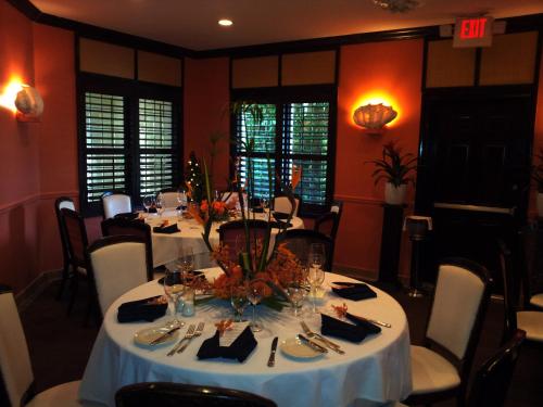 Restaurant, The Caribbean Court Boutique Hotel in Ocean Drive