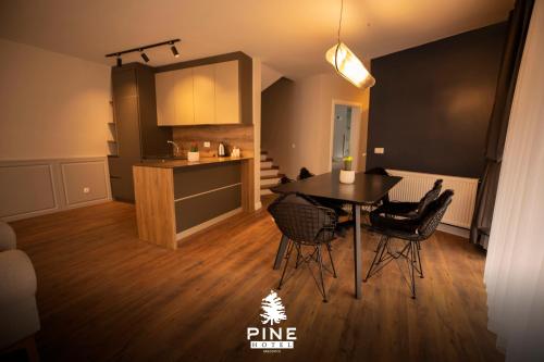 kuhinja, Pine Villas Brezovice in Prevalle
