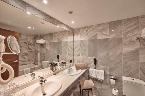 room detail thumbnail 2