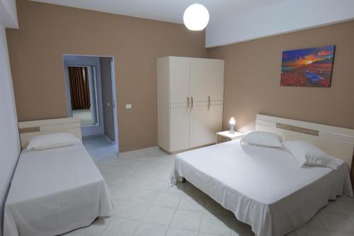 Saranda Inn Rooms & Apartments – Saranda, OR