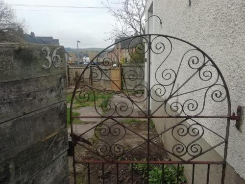 Вхід, Carvetii - Walter House - First floor flat sleeps 6 in Leslie