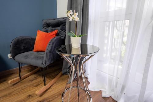 Metropole Apartments Studio City - image 5