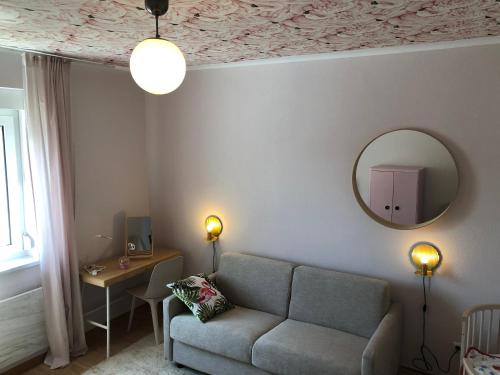 Altstadt Nähe 7 Min Fußweg über Alte Maibrücke zu Pension mit Balkon & Garten, ideal for long stay, relocation Altstadt Nähe 7 Min Fußweg über Alte Maibrücke zu Pension mit Balkon & Garten, ideal for long stay, relocation