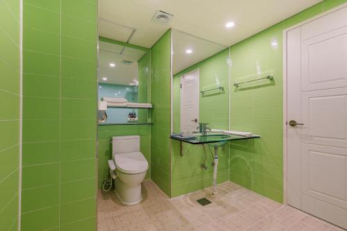 room detail thumbnail 2