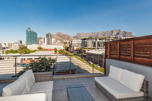 The Docklands Two Bedroom Superior Apartment - image 2
