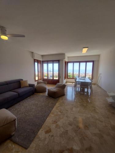 Apartment with Sea View image 5