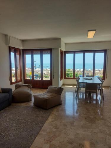 Apartment with Sea View image 3