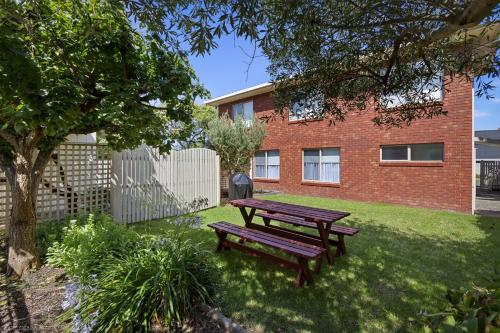 Scenic Beach Apartment - BYO Linen, Apollo Bay