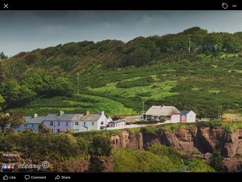 Cliff cottage in Dunmore East
