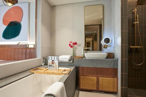room detail thumbnail 2