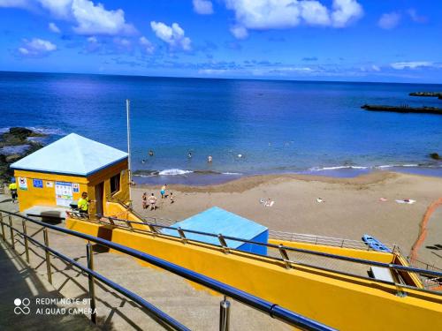 plaža, ÁTICO "TURQUESA BEACH" CON PISCINA, TERRAZA y BARBACOA (ATICO "TURQUESA BEACH" CON PISCINA, TERRAZA y BARBACOA) in Galdar