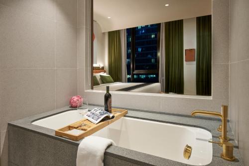 room detail thumbnail 2