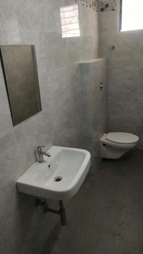 Economy Double Room image 2