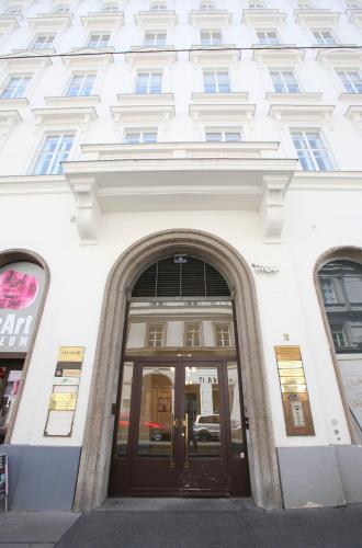 Apartments Vienna Opera 3