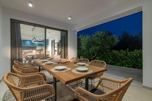 편의 시설/서비스, Antonia Villa - Luxurious Serenity with Private Pool, by ZanteWize in 칼리파돈
