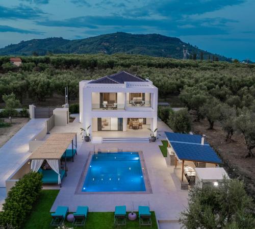 숙소 외관, Antonia Villa - Luxurious Serenity with Private Pool, by ZanteWize in 칼리파돈