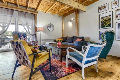 4 bedrooms, 9 beds