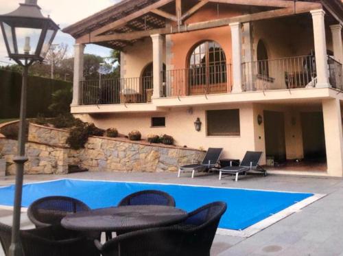 Villa en zona alta con piscina, jardín y barbacoa - Accommodation - Girona