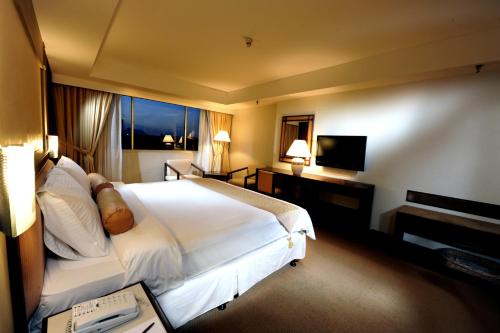 Guestroom, Grand Margherita Hotel in Kuching