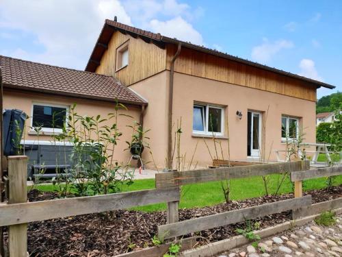 Maison de 4 chambres avec jacuzzi jardin clos et wifi a Gerardmer - Location saisonnière - Gérardmer