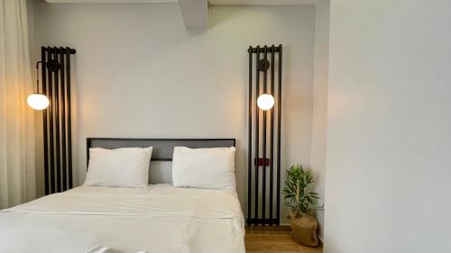 Standard Double Room image 4