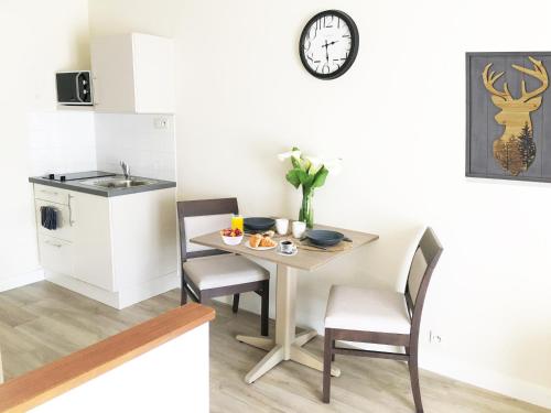 廚房, Villa Rose de Mons - Résidence Services Senior (Villa Rose de Mons - Residence Services Senior) in 拉布雷德
