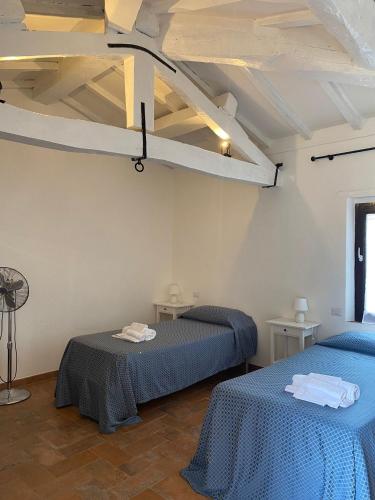2 double beds