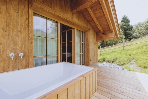 Iekārtas, ZAGLGUT HOTEL-CHALETS, Exclusive Suites and Chalets with Air Conditioning, Panoramic Views & Summer  in Kapruna