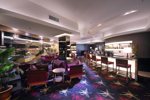 Bar/ Salón, Grand Margherita Hotel in Kuching