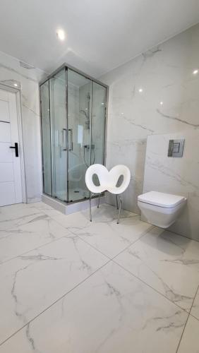 2 bedrooms, 6 beds
