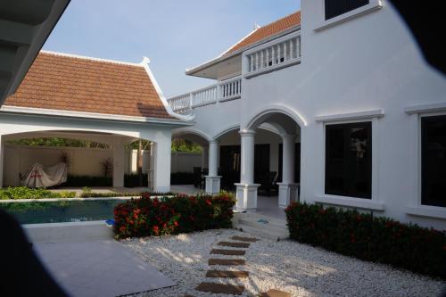 4 Bedroom Villa in Pattaya Beachfront 4 เบดรูม วิลล่า อิน พัทยา บีชฟรอนท์