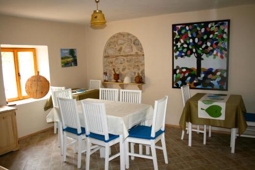 Oprema, Hangjik (Little Inn) in Ferizaj