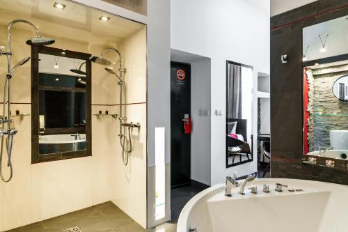 コモロウスキ ラグジュアリー ゲスト ルームズ