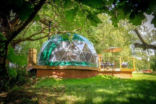 Vchod, Chartwell Luxury Dome in Chiddingstone