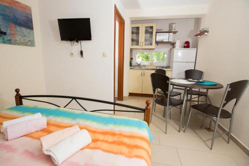 Apartmans and studios Ana