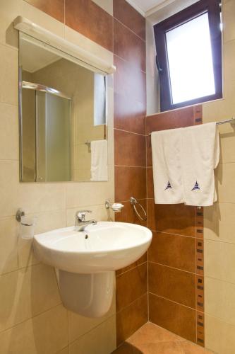 One-Bedroom Apartment image 10