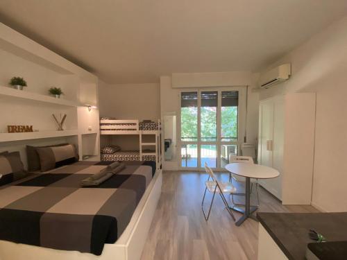 Bed&breakfast BBqueen Sandonato Policlinico Room Type - Quadruple Room with Balcony