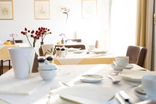 Ételek és italok, Villa Benz Hotel garni in Schwetzingen