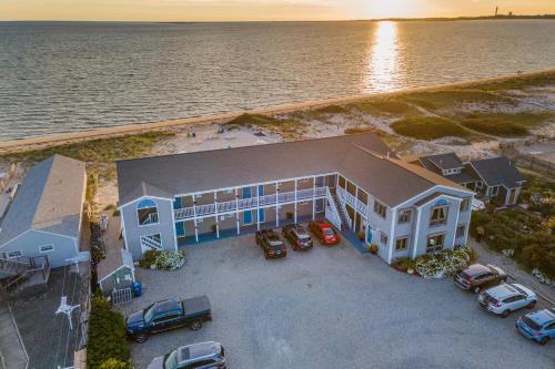 . Sandbars Inn - Dog Friendly
