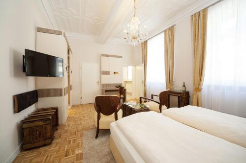 1 queen bed