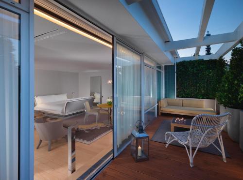 room detail thumbnail 1