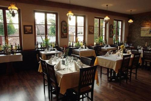 Ресторан, Il Gallo Nero - Fekete Kakas Etterem es Panzio in Сомбатхей