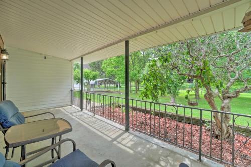 Quaint Zanesville Home with Game Room and Yard! in 查內思維爾 (OH)