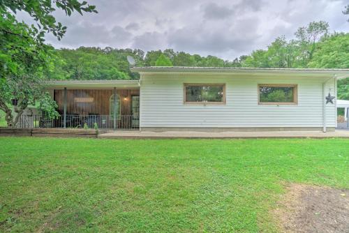 Quaint Zanesville Home with Game Room and Yard!