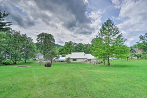 Quaint Zanesville Home with Game Room and Yard!