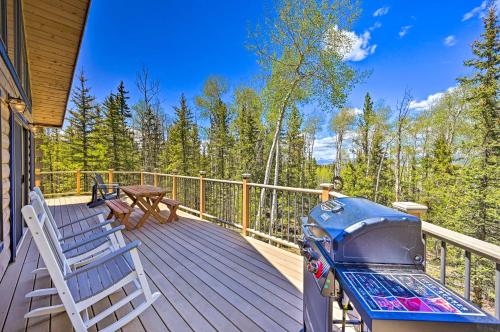 Pet-Friendly Jefferson Cabin with Deck and Views! in Garo (CO)